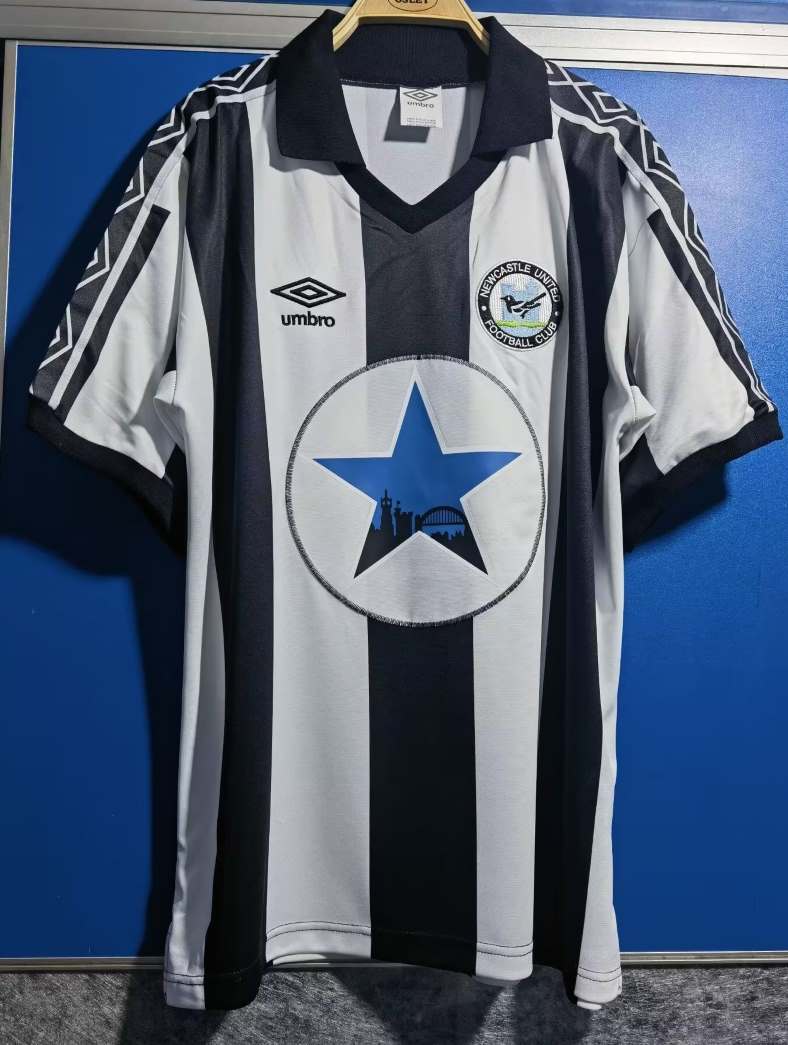 Newcastle 1982-1983 retro football kit - S, Short sleeve