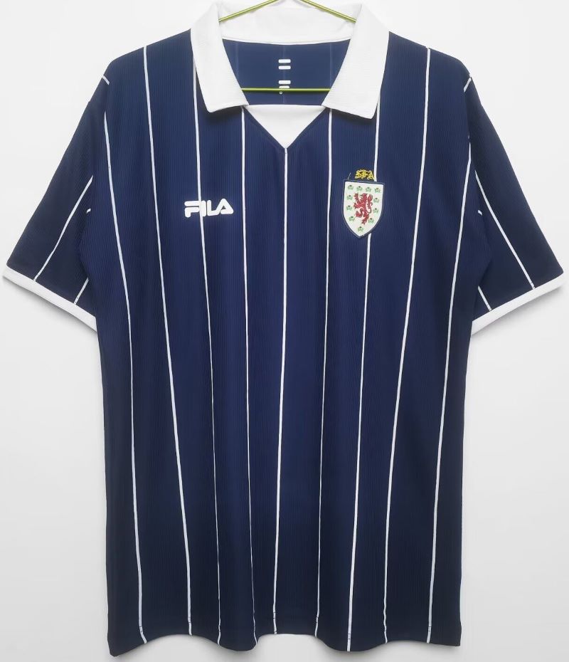Scotland retro soccer jersey 2002 - S, Home