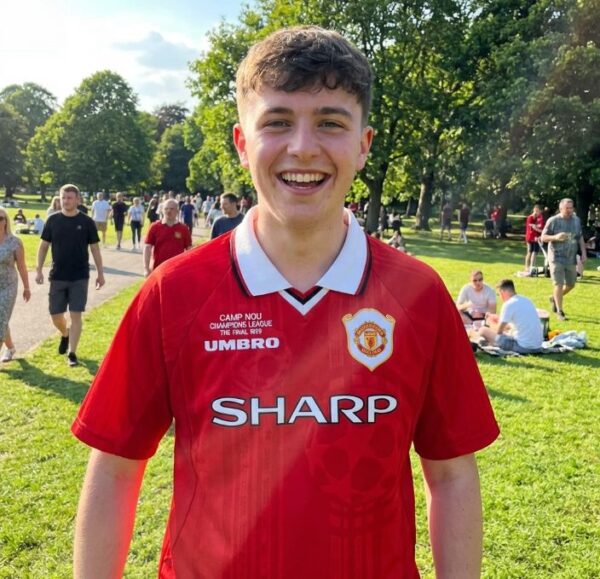 1999 Manchester United Retro Soccer Jersey