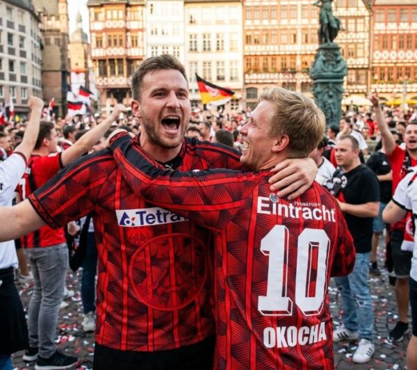 Eintracht Frankfurt 1995-1996 Retro Jersey: The Okocha Era