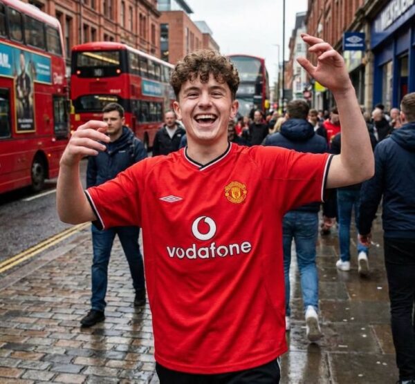 Three-Peat Dominance: Man Utd Retro Jersey 2000-2001